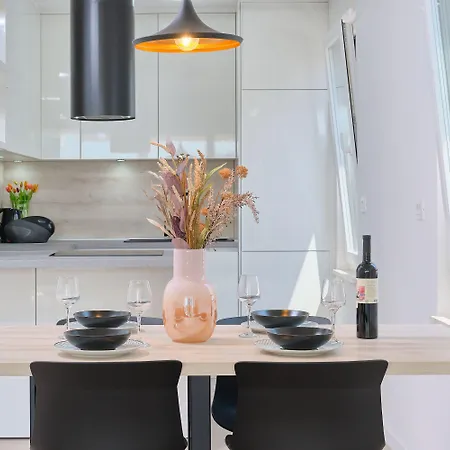 Queen Apartment