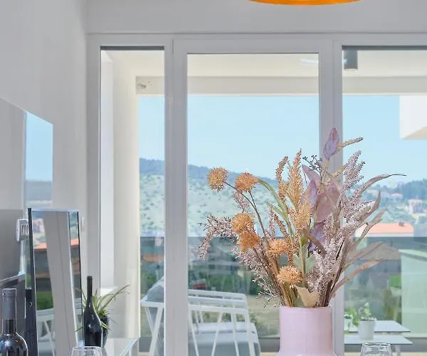 Queen Apartment